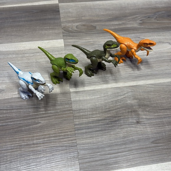 🏴 Dinosaur Action Figure Set - Picture 3 of 7